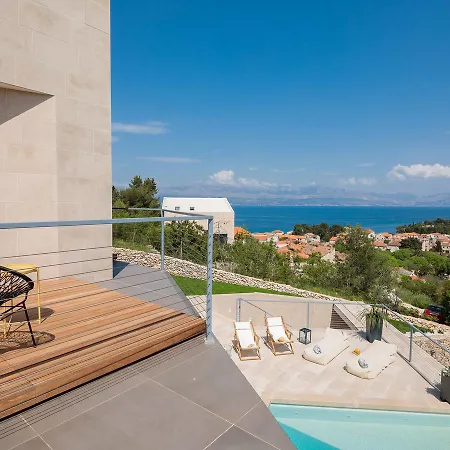 Spacious Villa With Pool In Sutivan Vila *