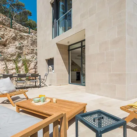 Spacious Villa With Pool In Sutivan Sutivan